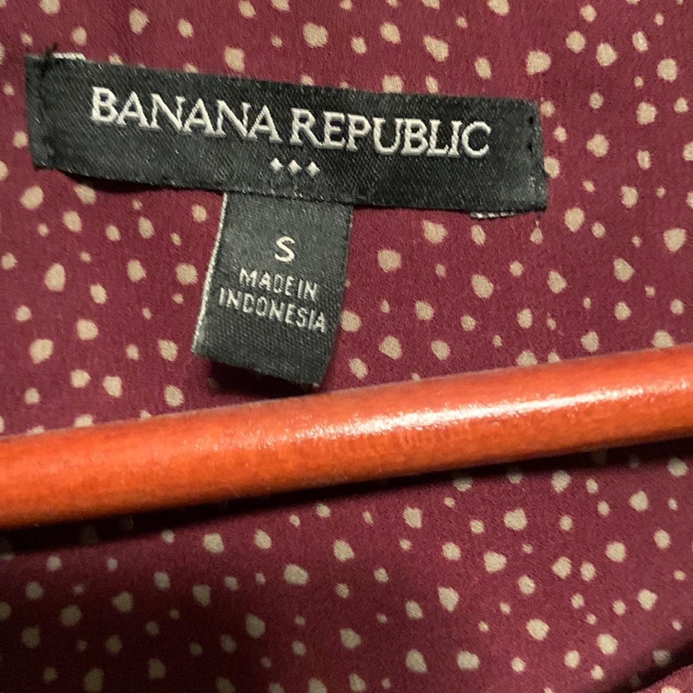 Banana Republic short sleeve burgundy blouse - Picture 2 of 4